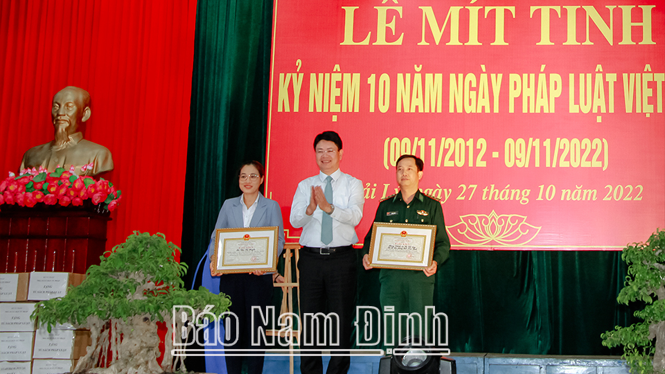 Lễ Mít tinh kỷ niệm 10 năm Ngày pháp luật Việt Nam