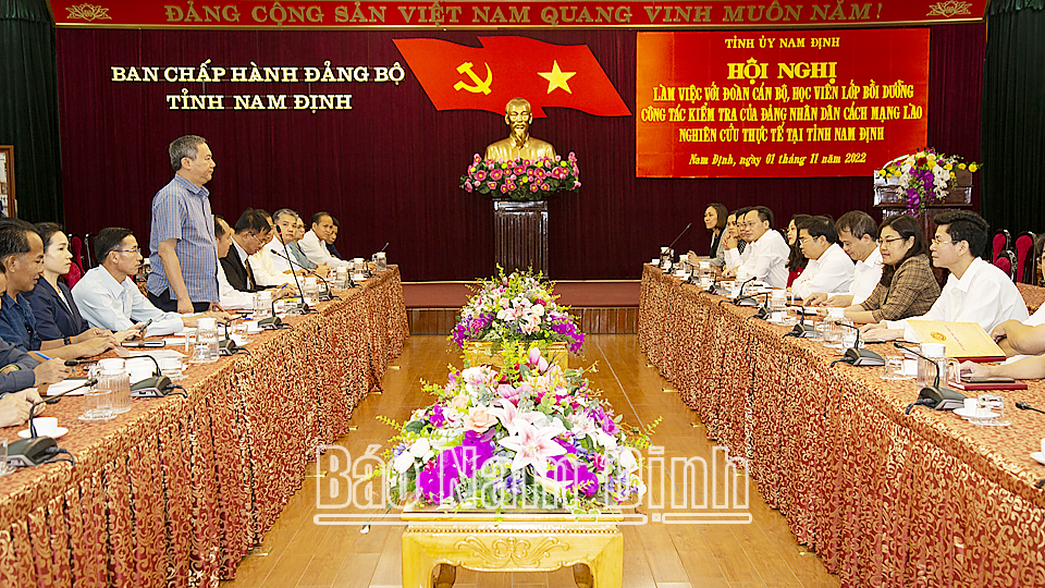 Đoàn cán bộ, học viên của Lào nghiên cứu thực tế tại tỉnh Nam Định